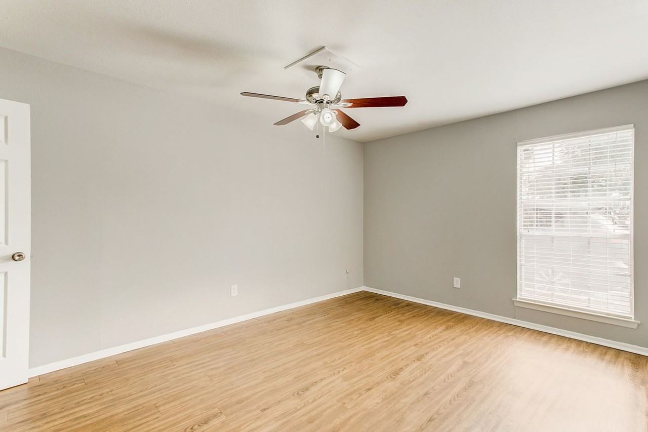 University Villas Apartments - Photo 6 of 41
