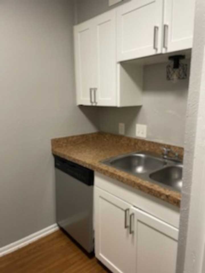 University Villas Apartments - Photo 3 of 41