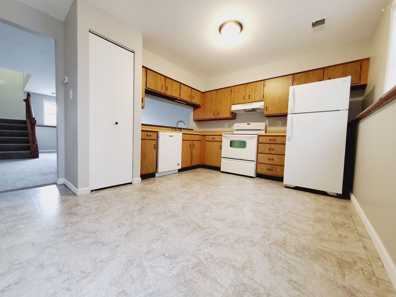 1809-15 Dainesway - Photo 2 of 8