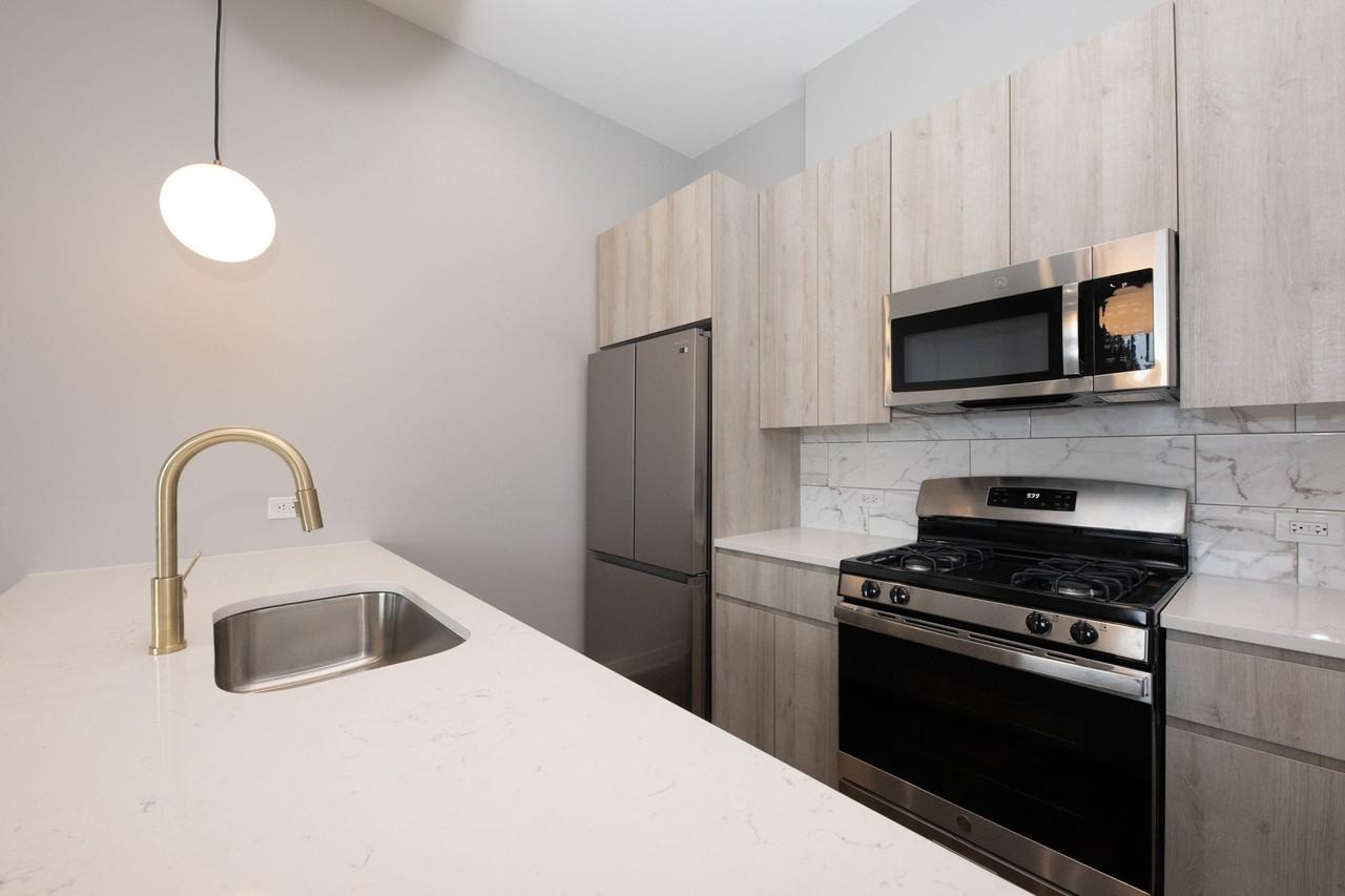 913 School - Photo 2 of 14