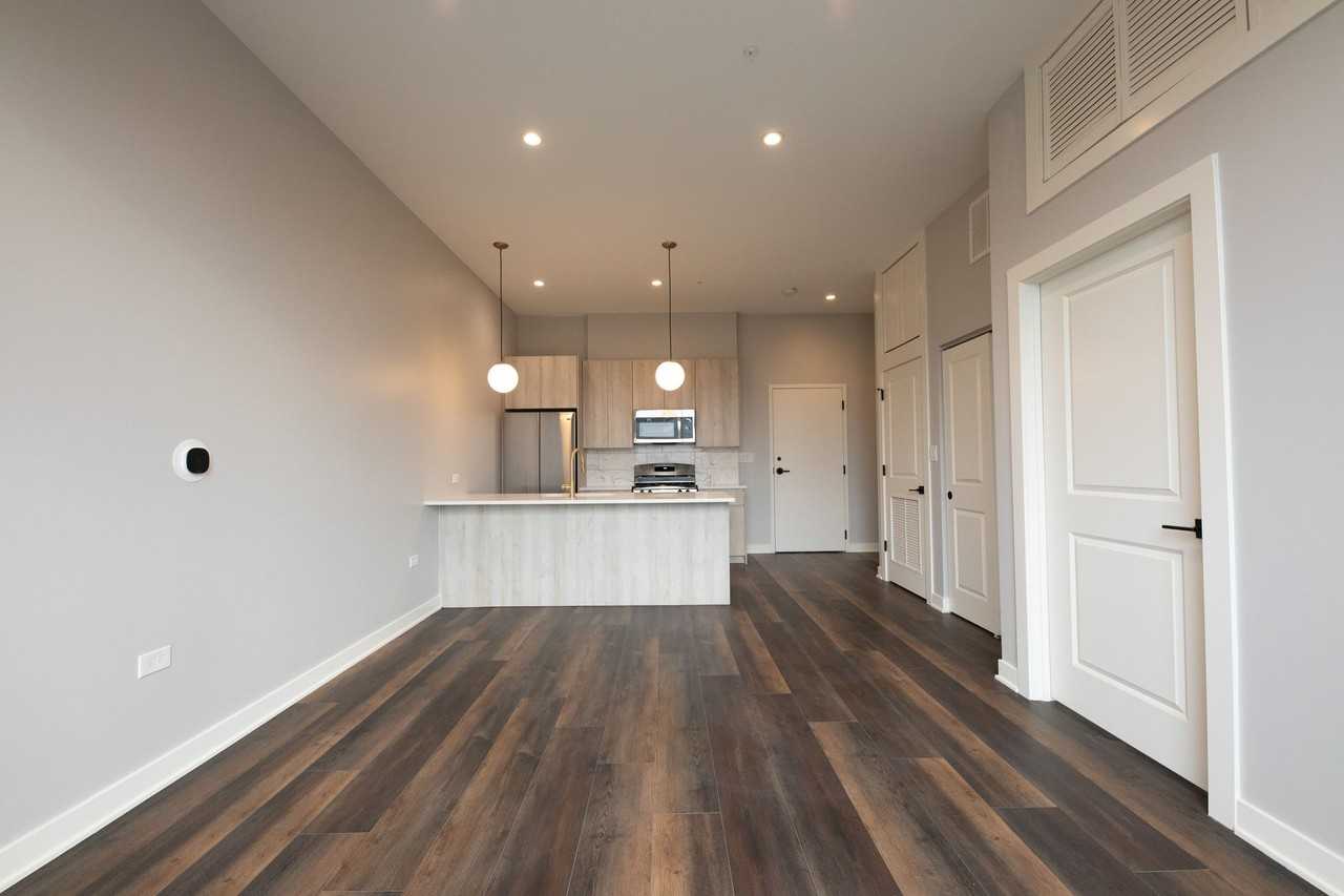 913 School - Photo 3 of 14