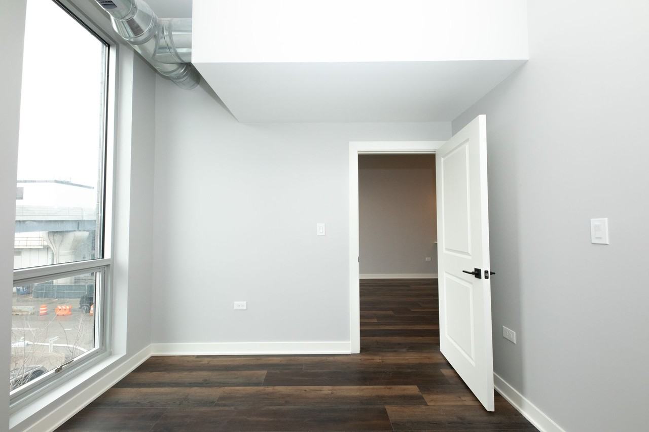 913 School - Photo 6 of 10