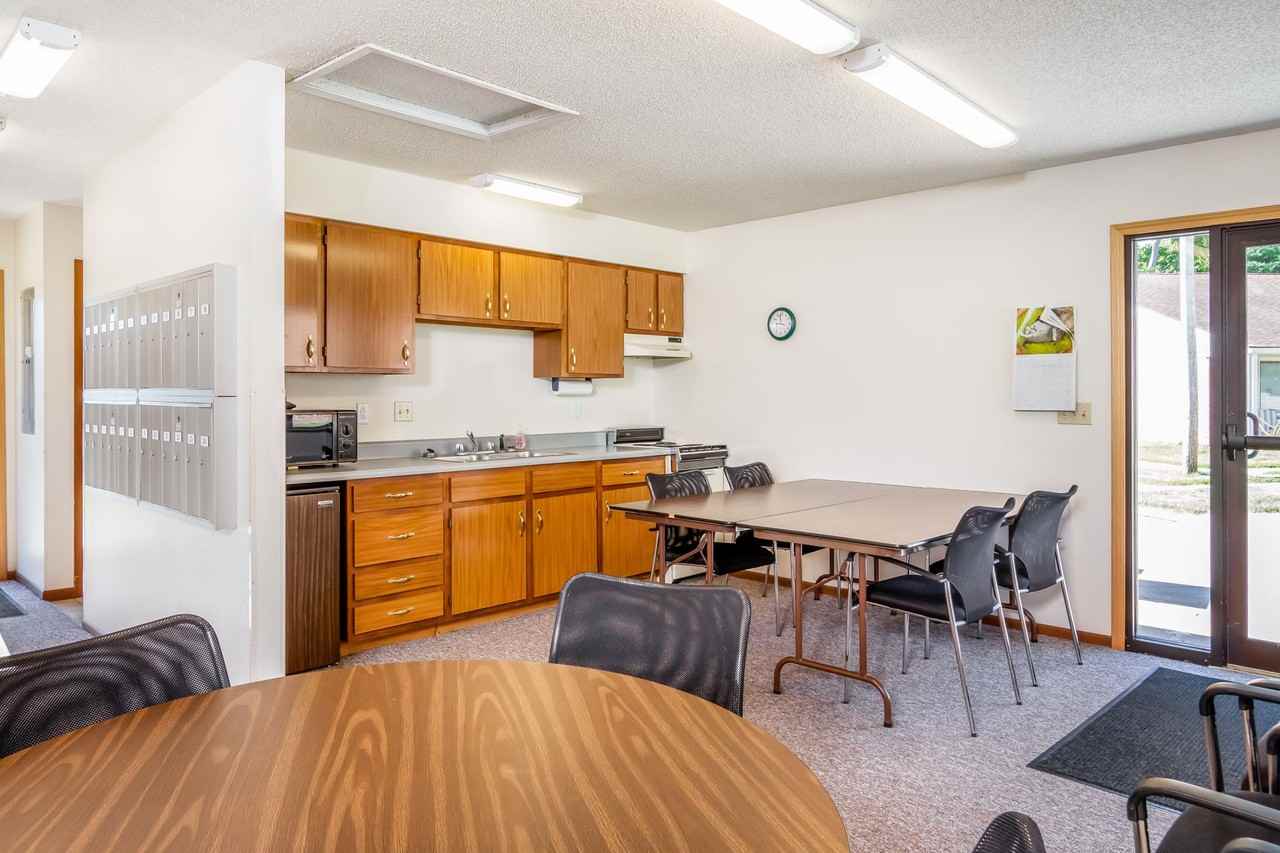 Lake Park Apartments - Photo 3 of 5