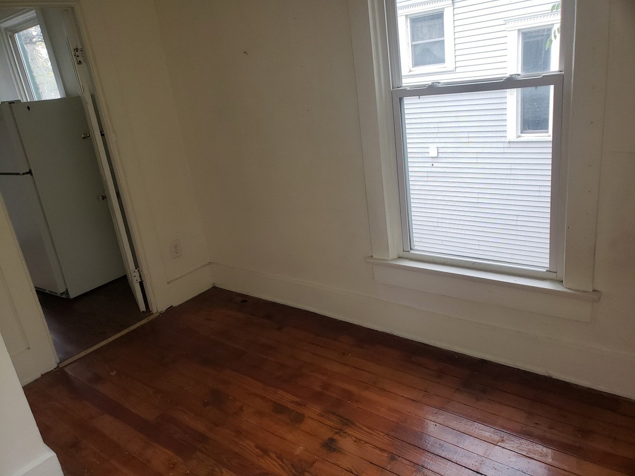 421 East Washington Street - Photo 3 of 11