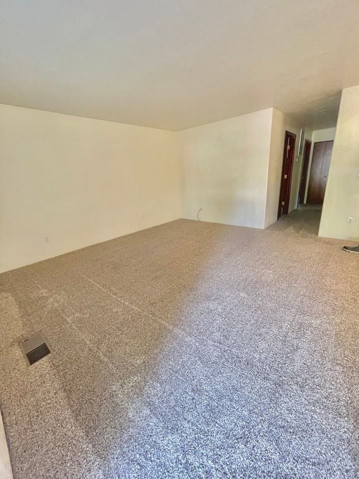 6089.2n - 648 Hueners Lane - Photo 2 of 11