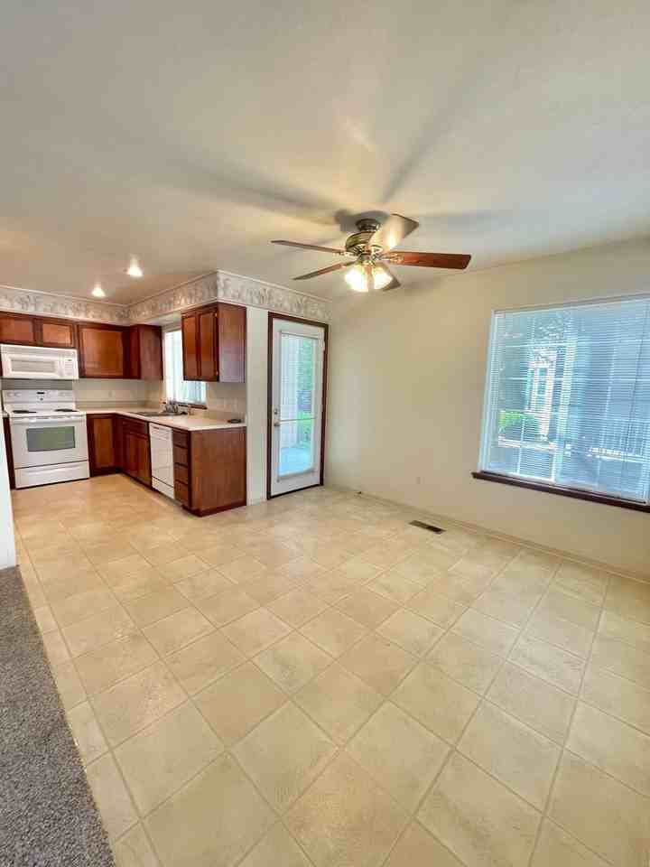 6089.2n - 648 Hueners Lane - Photo 3 of 11