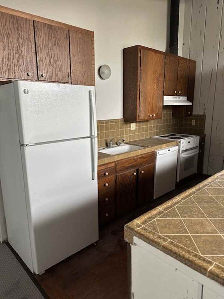 229MV - Photo 2 of 6