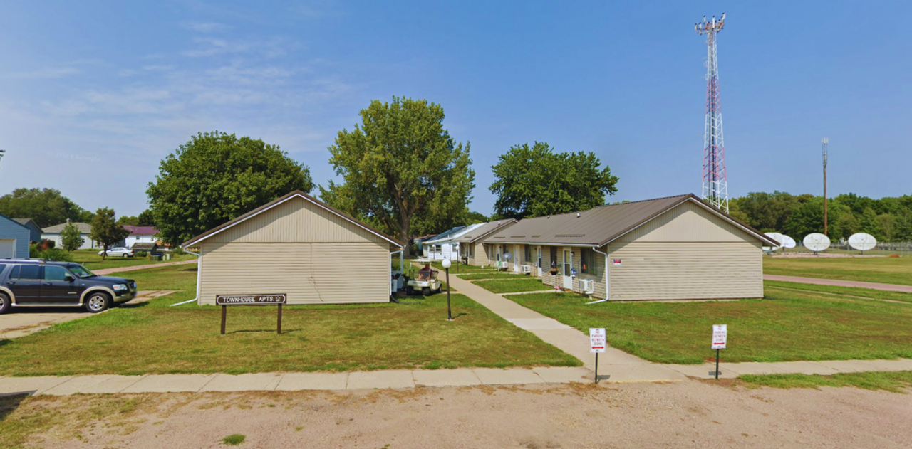 Cozy 1 bedroom rent based on income apartment! - Photo 2 of 2