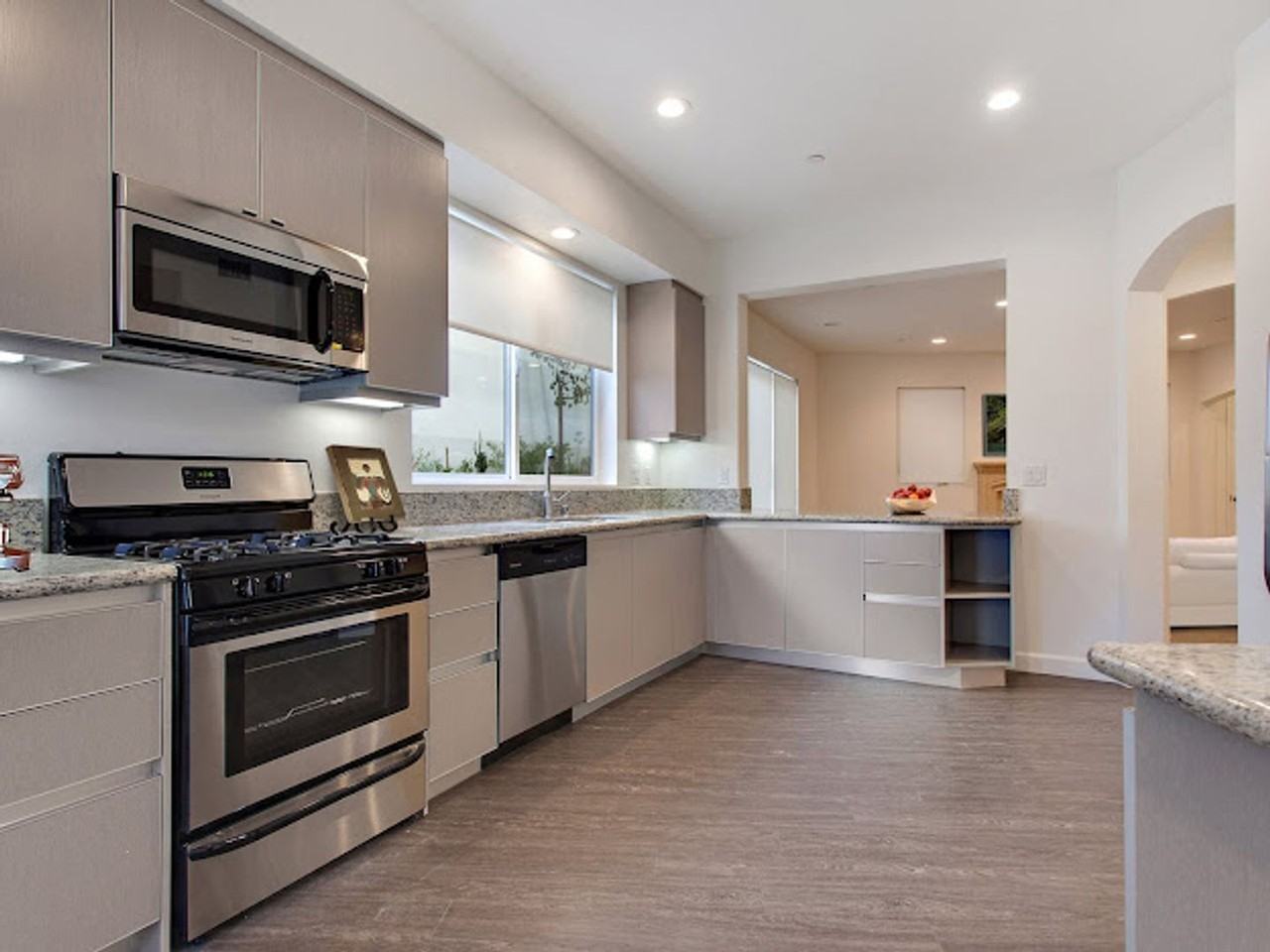 610 Levering Ave - Photo 7 of 16