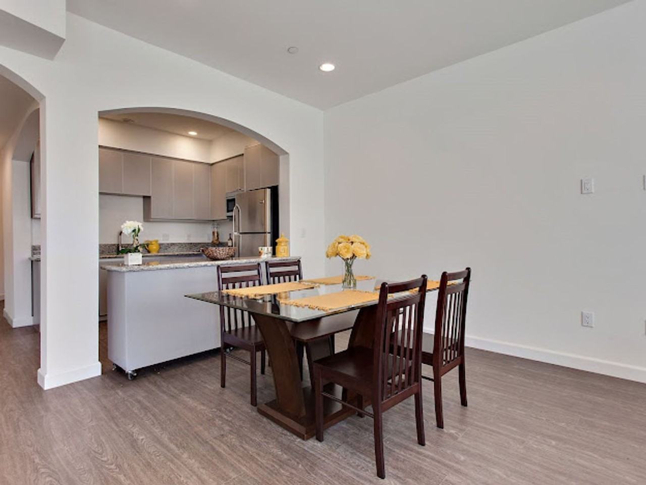 610 Levering Ave - Photo 7 of 16
