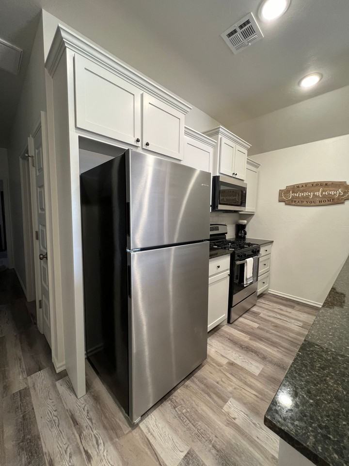 1209 SW OKLAHOMA UNIT A/B (FULLY FURNISHED!!!!!) - Photo 4 of 11