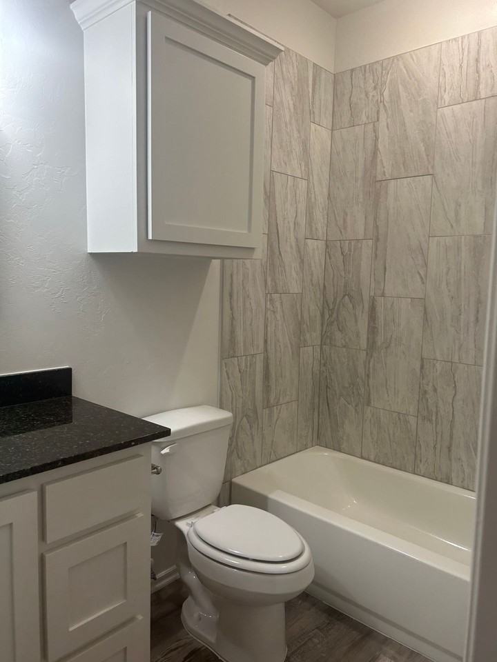 1211 SW Oklahoma - Photo 5 of 11