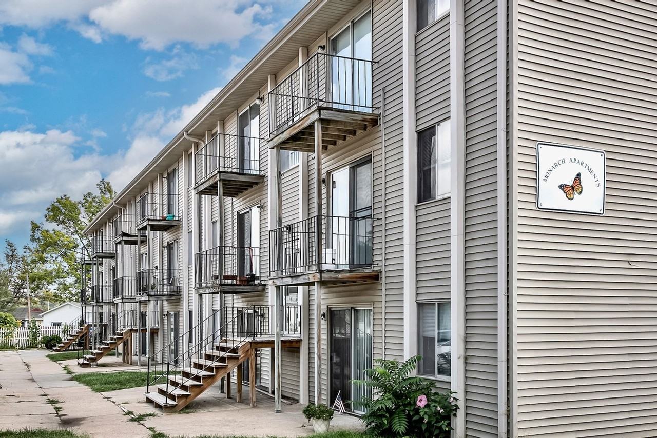 605 S Washington St - Photo 3 of 20