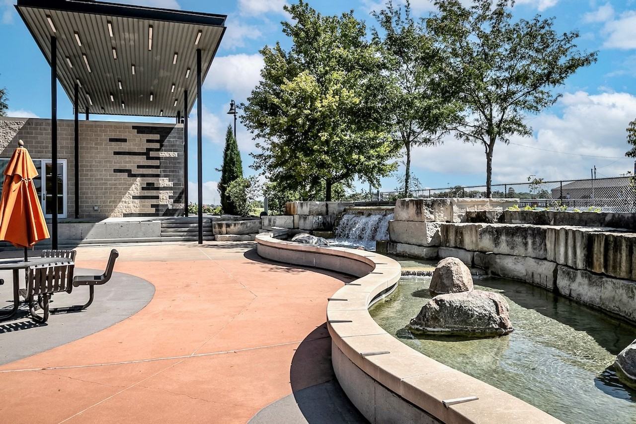 605 S Washington St - Photo 7 of 20