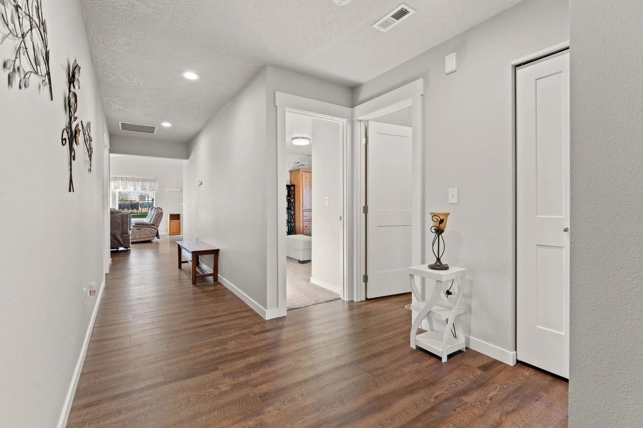 421 S Barker Rd - Photo 2 of 14