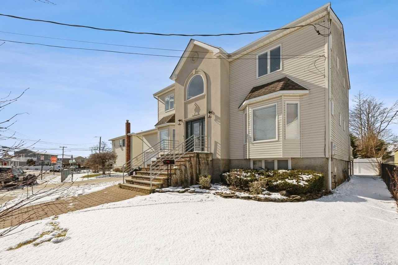 2638 Bellmore Ave - Photo 2 of 27