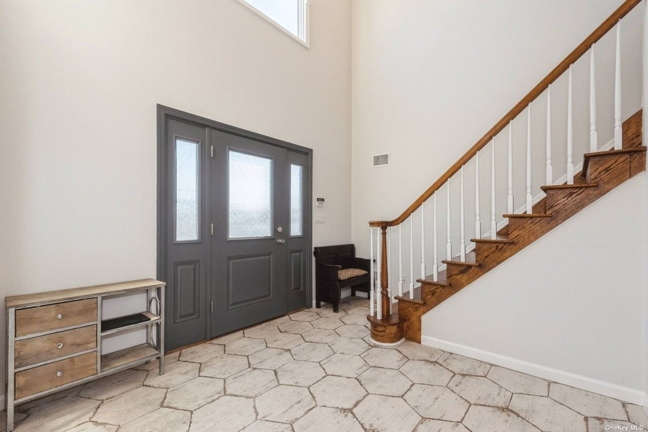 2638 Bellmore Ave - Photo 3 of 27