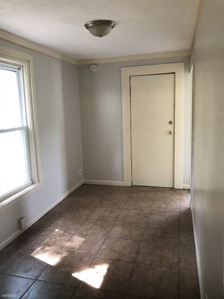 1105 Baxter St Se - Photo 2 of 12