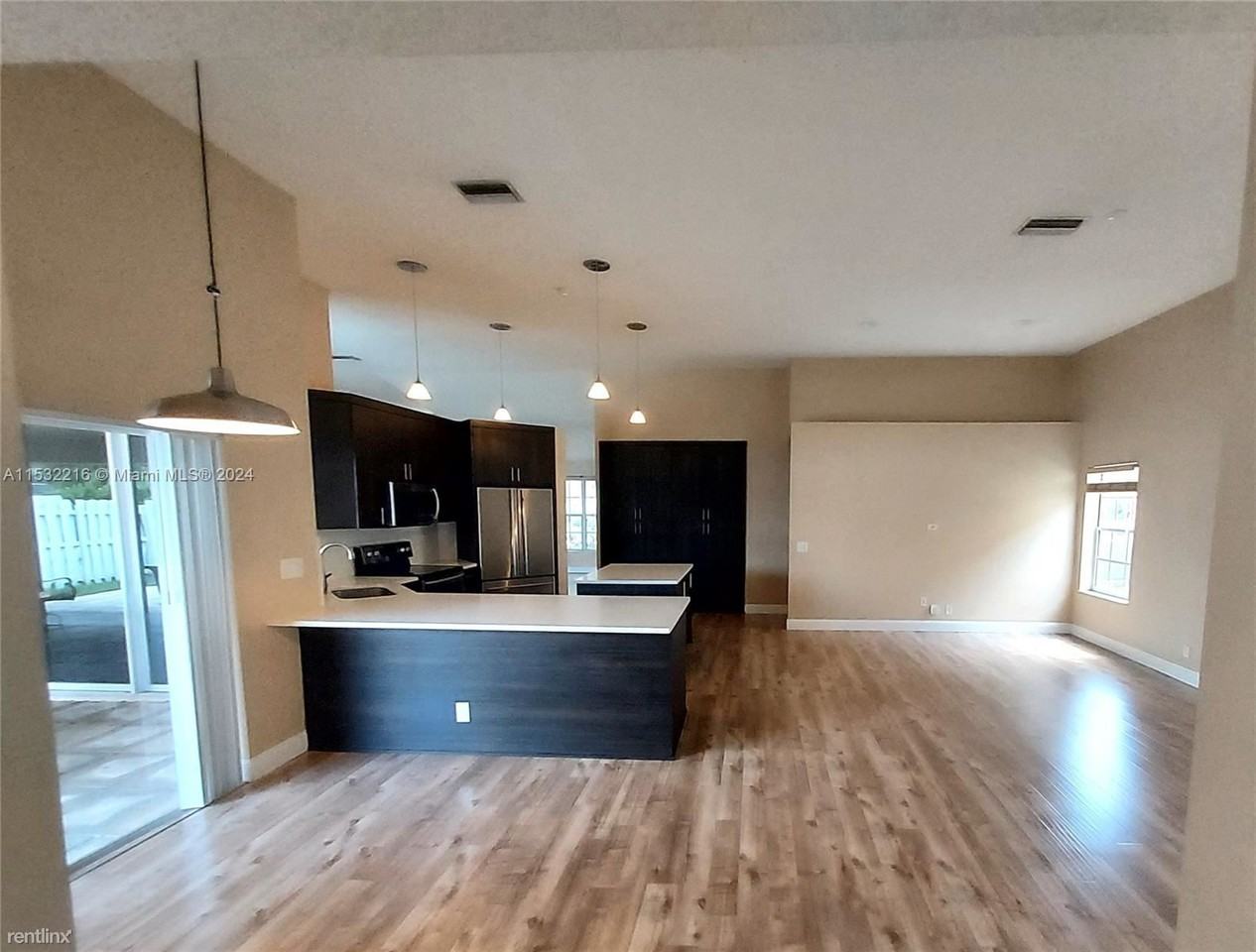 609 Verona Pl - Photo 2 of 12