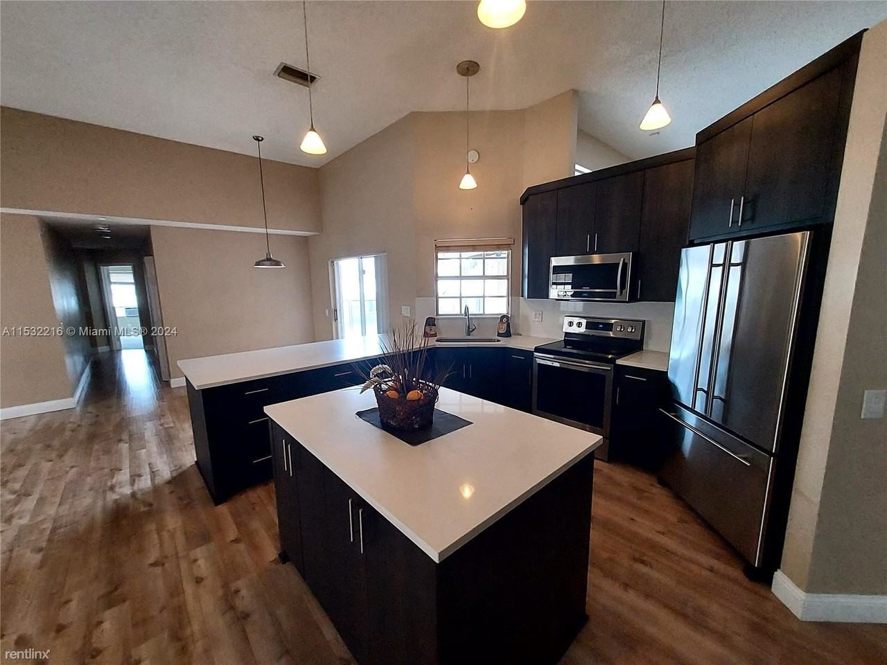 609 Verona Pl - Photo 3 of 12