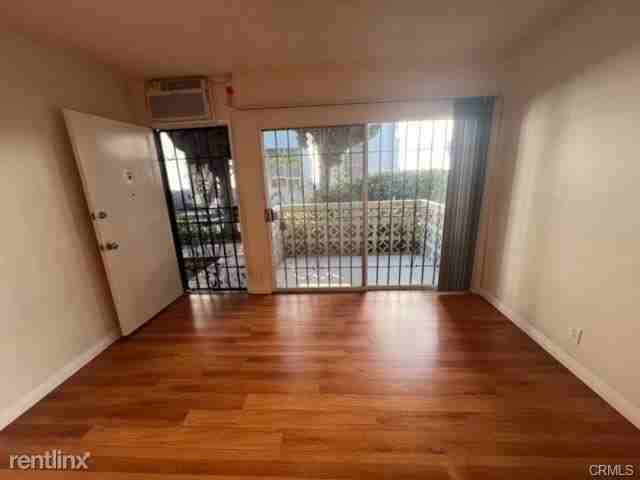 612 N Hayworth Ave #3 - Photo 2 of 10