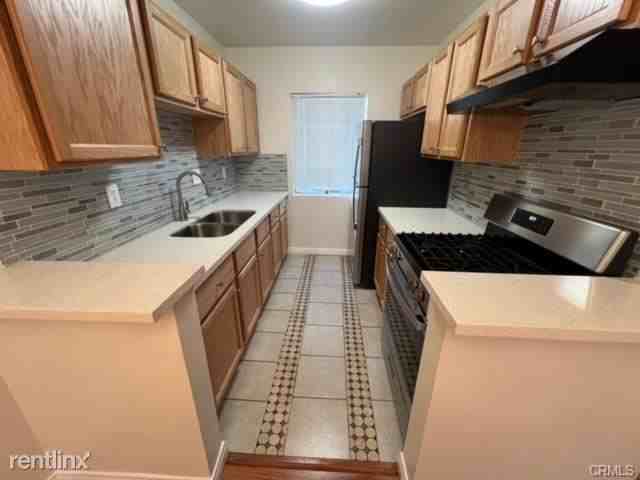 612 N Hayworth Ave #3 - Photo 3 of 10