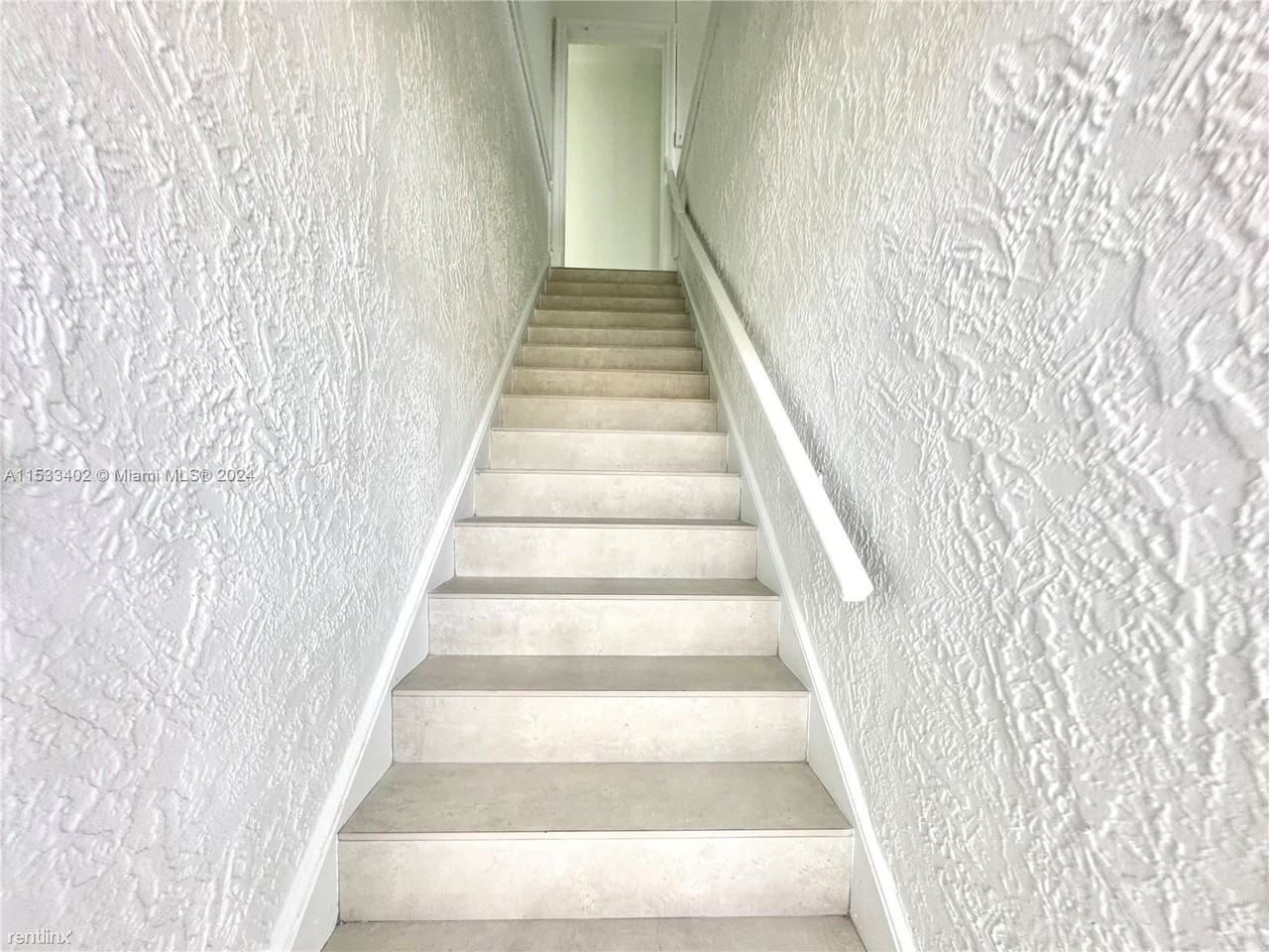 30 Nw 32nd Pl #1 - Photo 3 of 18