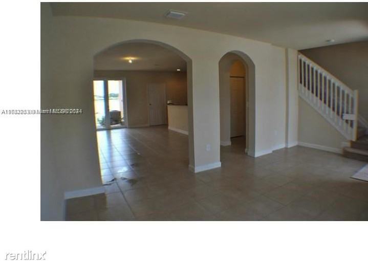 9578 Sw 168th Ave - Photo 2 of 12
