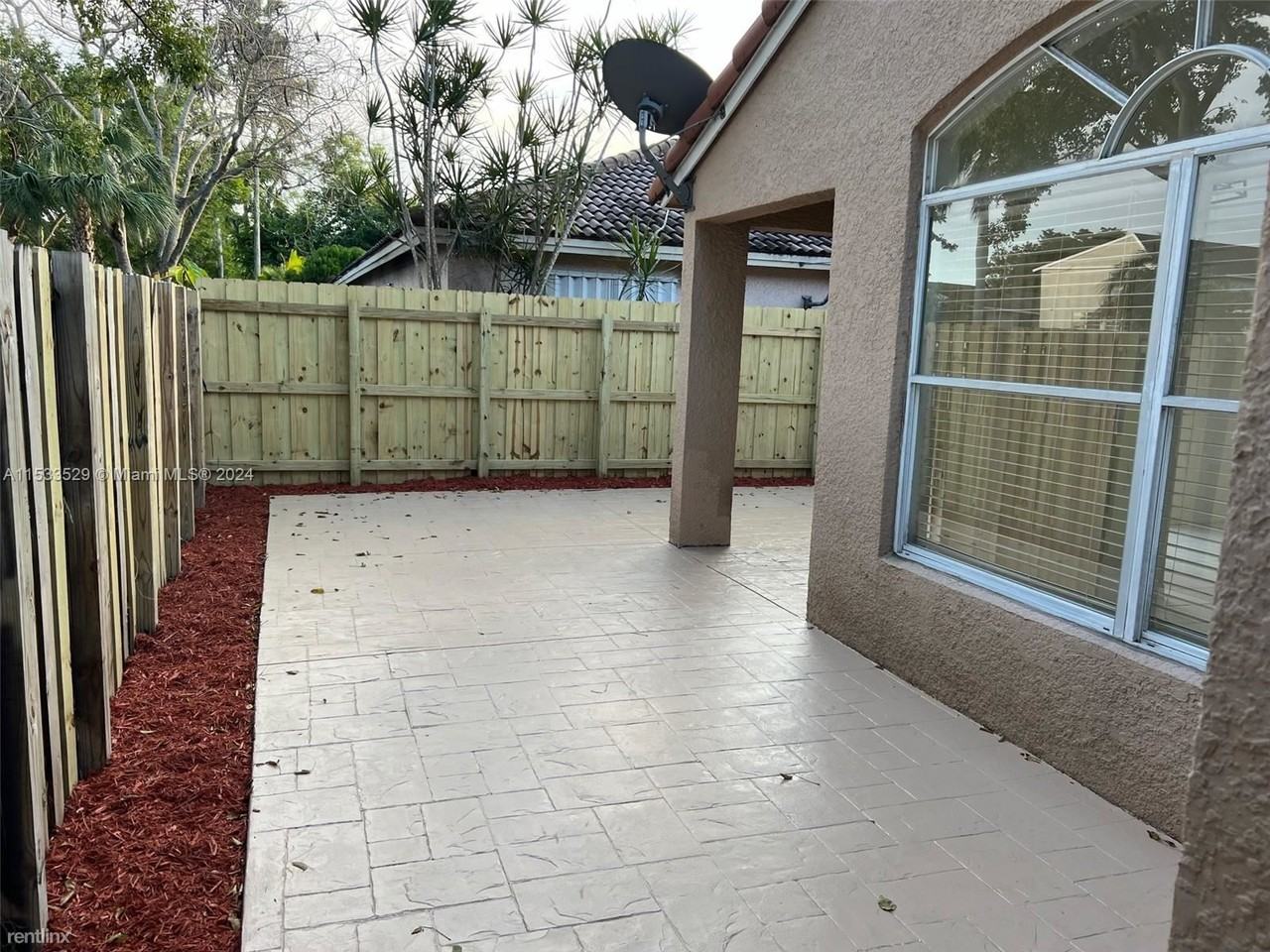 8113 Sw 157th Ct - Photo 2 of 14