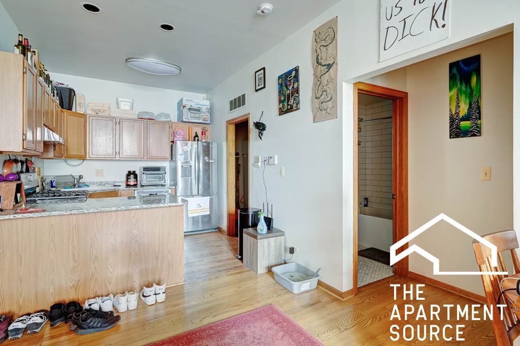 1160 W Grand Ave #2R - Photo 5 of 12
