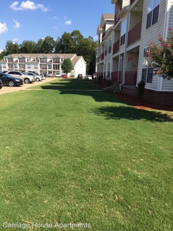 Carriage House Apartments - Photo 3 of 41