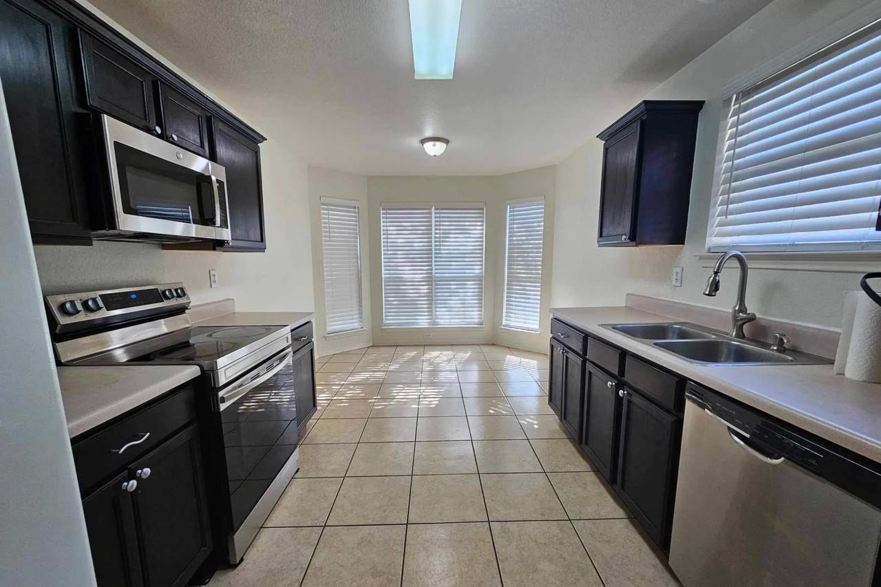 7219 Marbach Rd - Photo 2 of 12