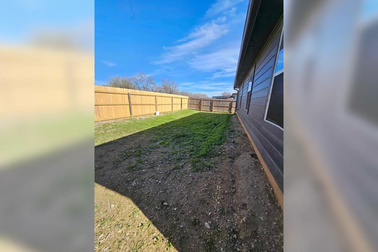 7219 Marbach Rd - Photo 3 of 12