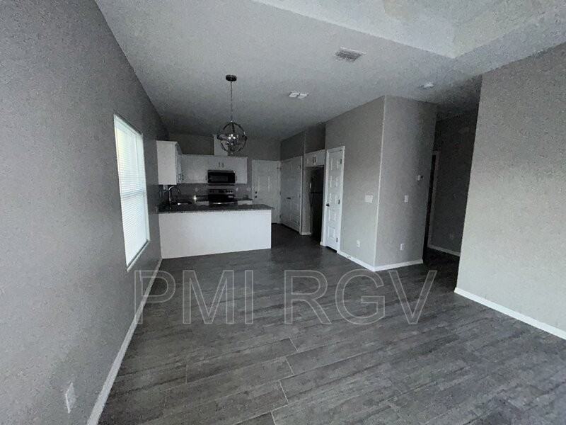 1905 Stauffer St #1 - Photo 3 of 13