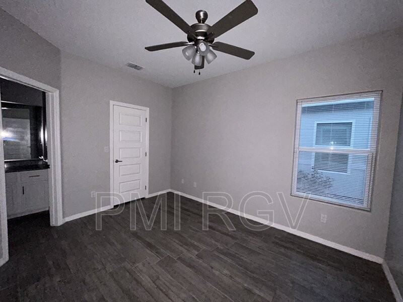 1905 Stauffer St #1 - Photo 6 of 13