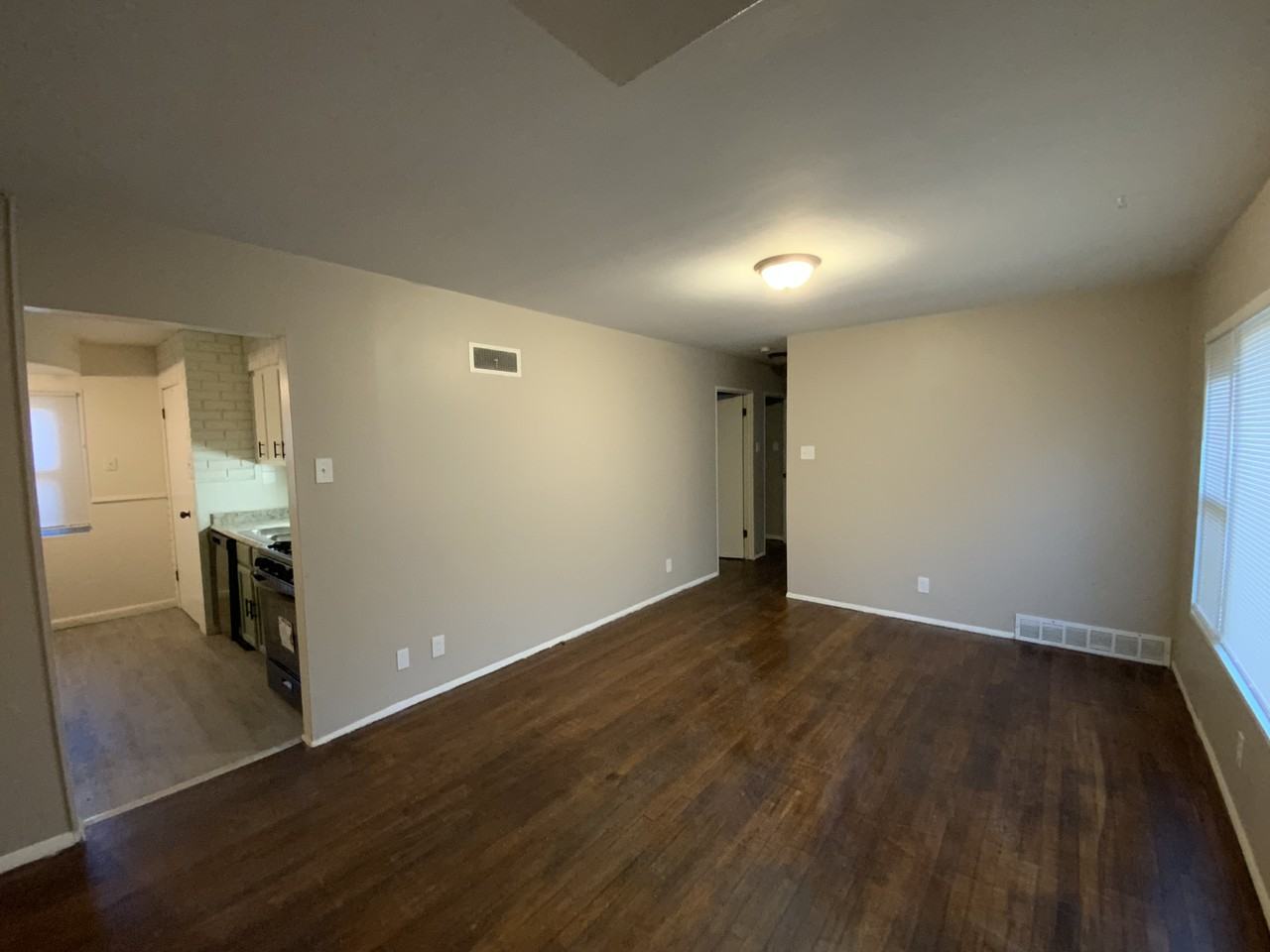 10132 Tamworth Dr - Photo 2 of 11