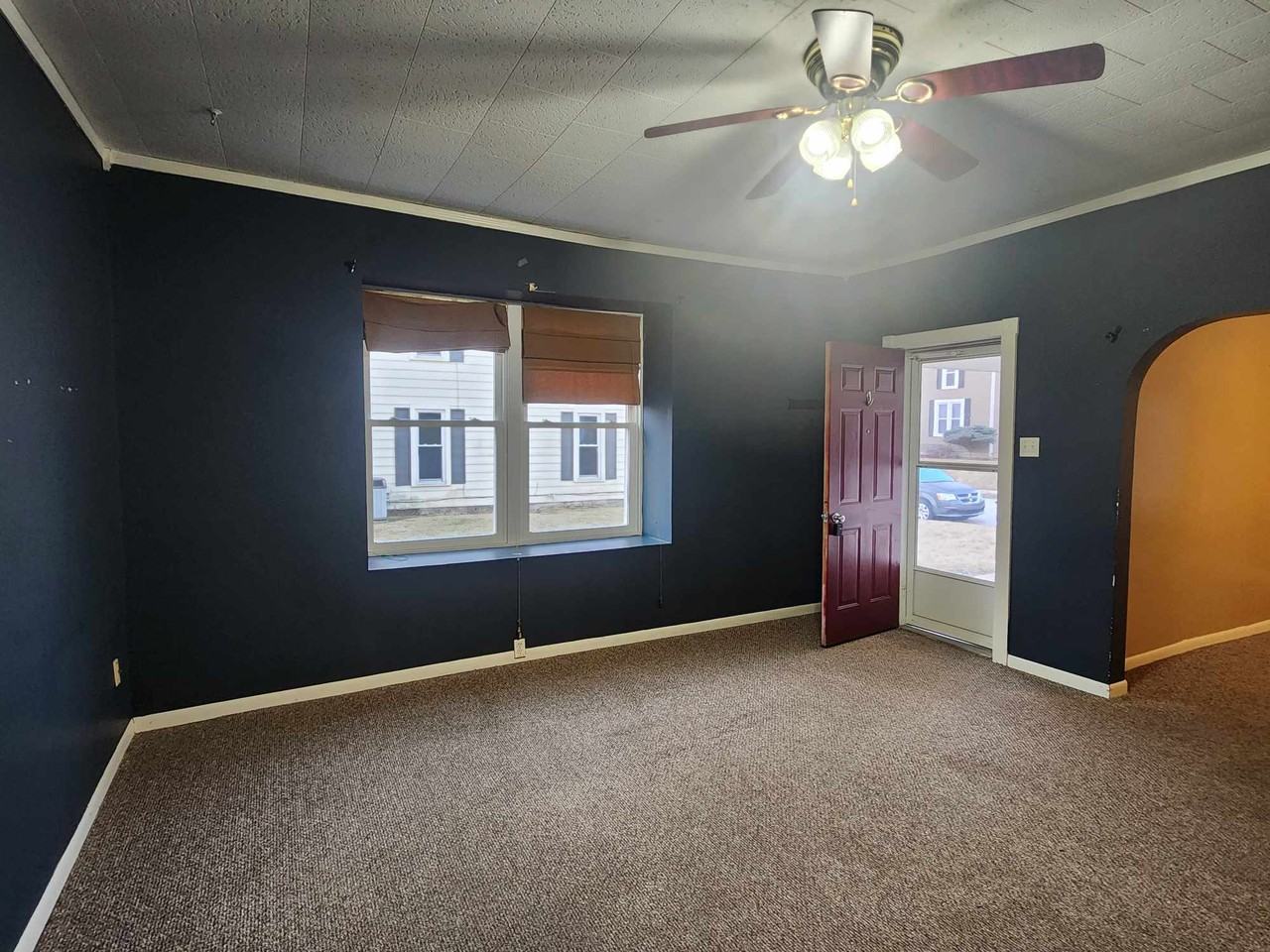 318 S Harrison St - Photo 2 of 15