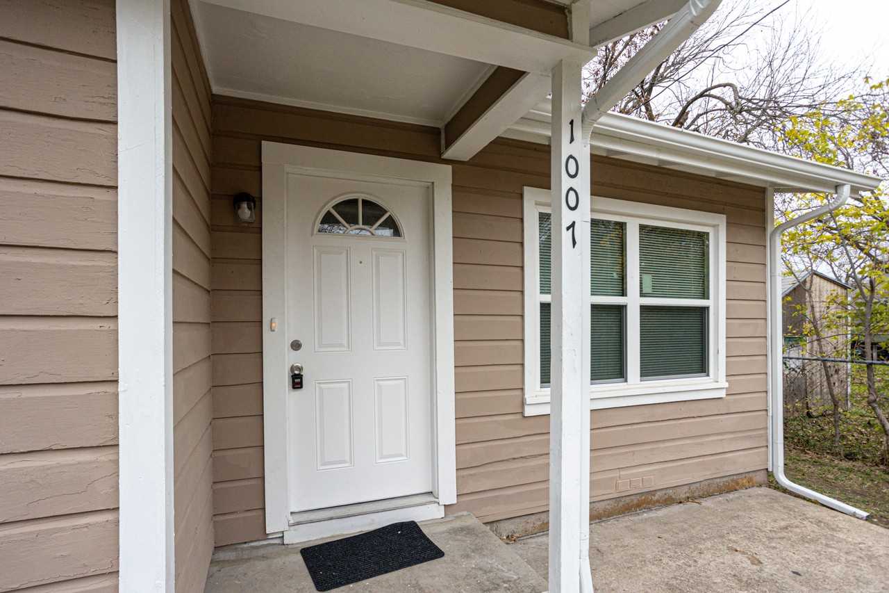 1007 N Walnut St - Photo 4 of 26