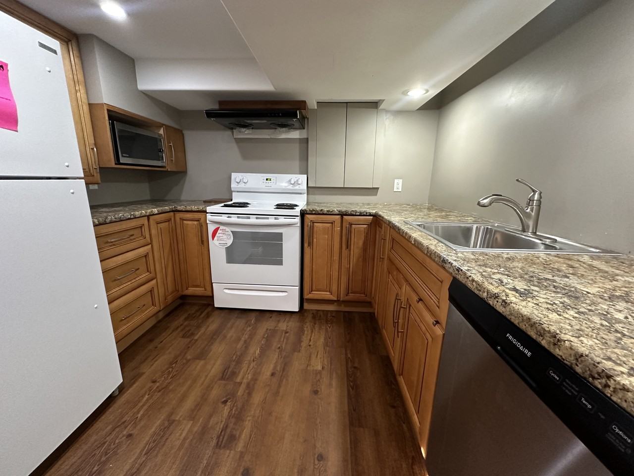 3571 Morris Dr Apartments in South Windsor, Windsor, ON N9E 2K5 Zumper