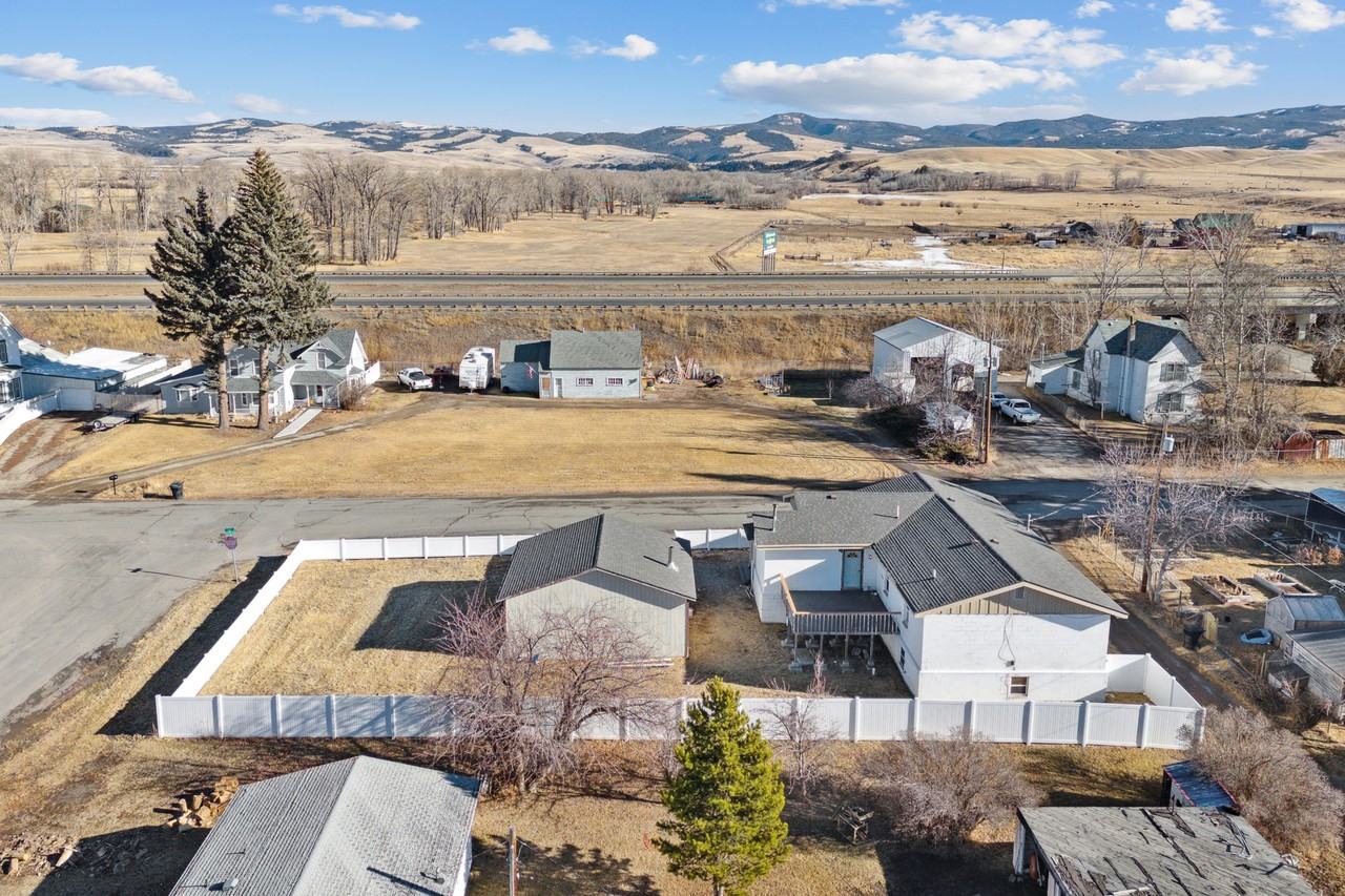 420 Stark St - Photo 2 of 11