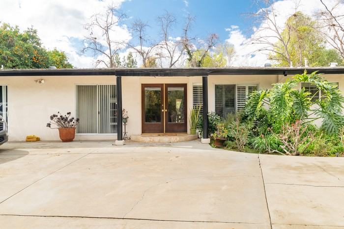 352 West Rd - Photo 2 of 33