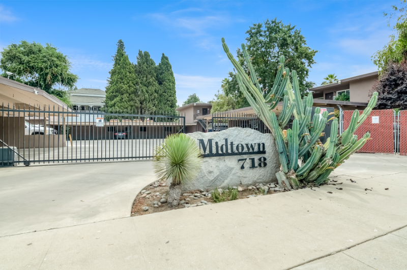 718 N Floral St #11 - Photo 6 of 49