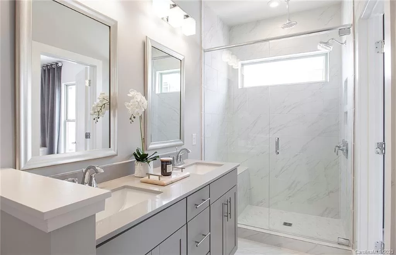 16042 Roscoe Ln - Photo 3 of 4