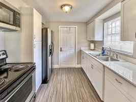 featured image of E Curtis St