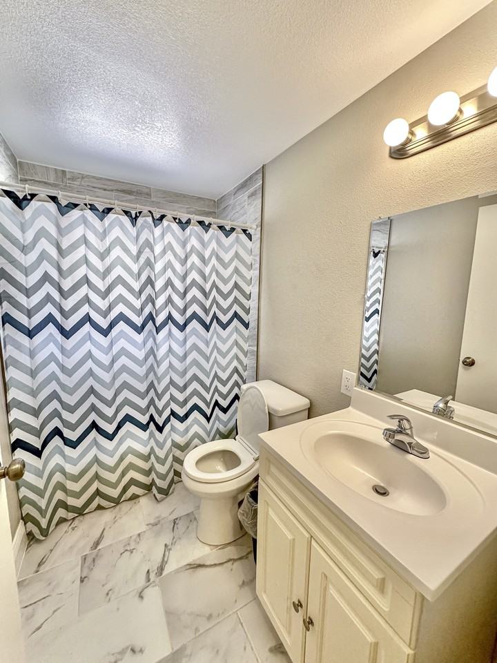 E Curtis St - Photo 2 of 14