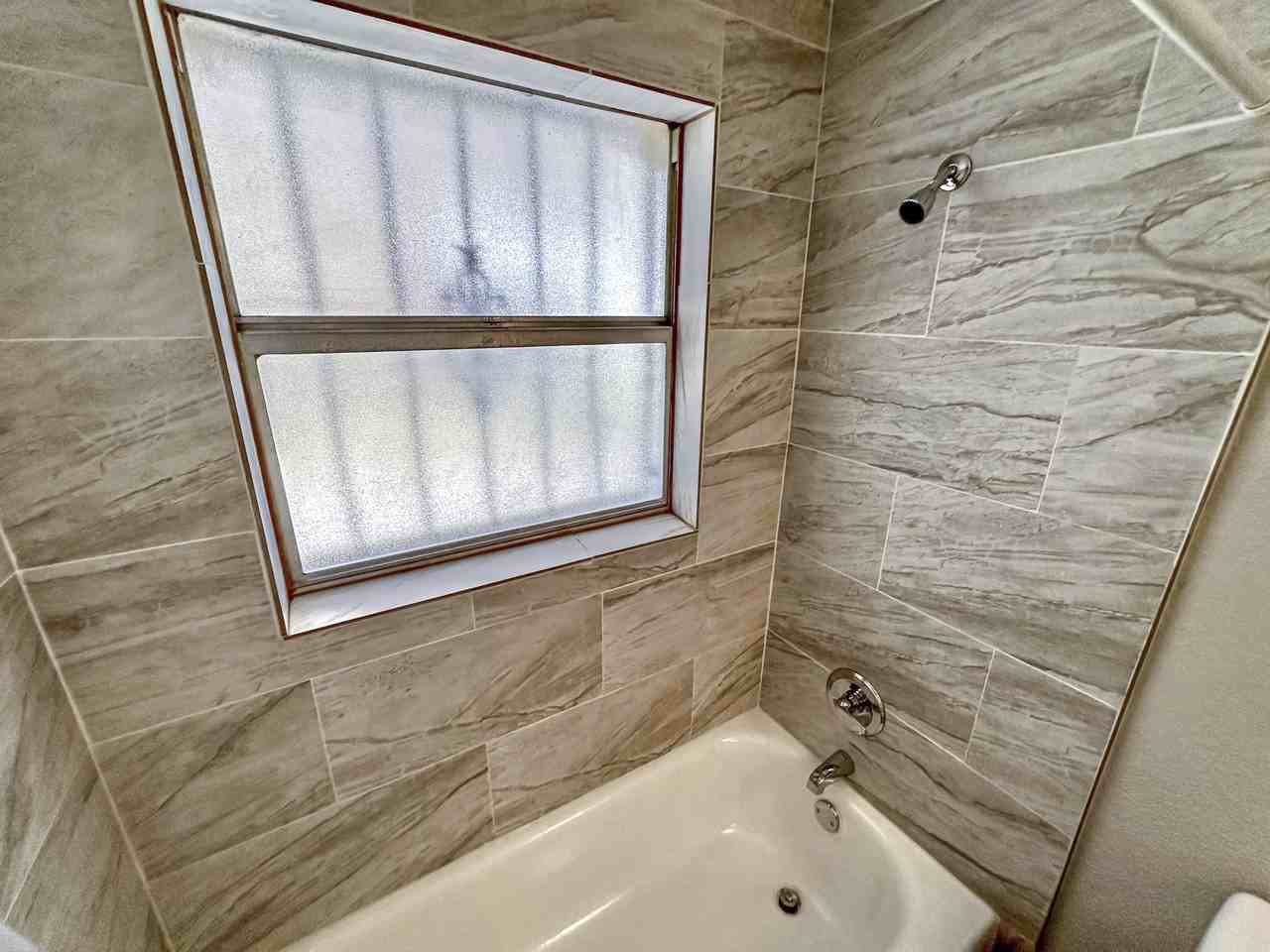 E Curtis St - Photo 4 of 14