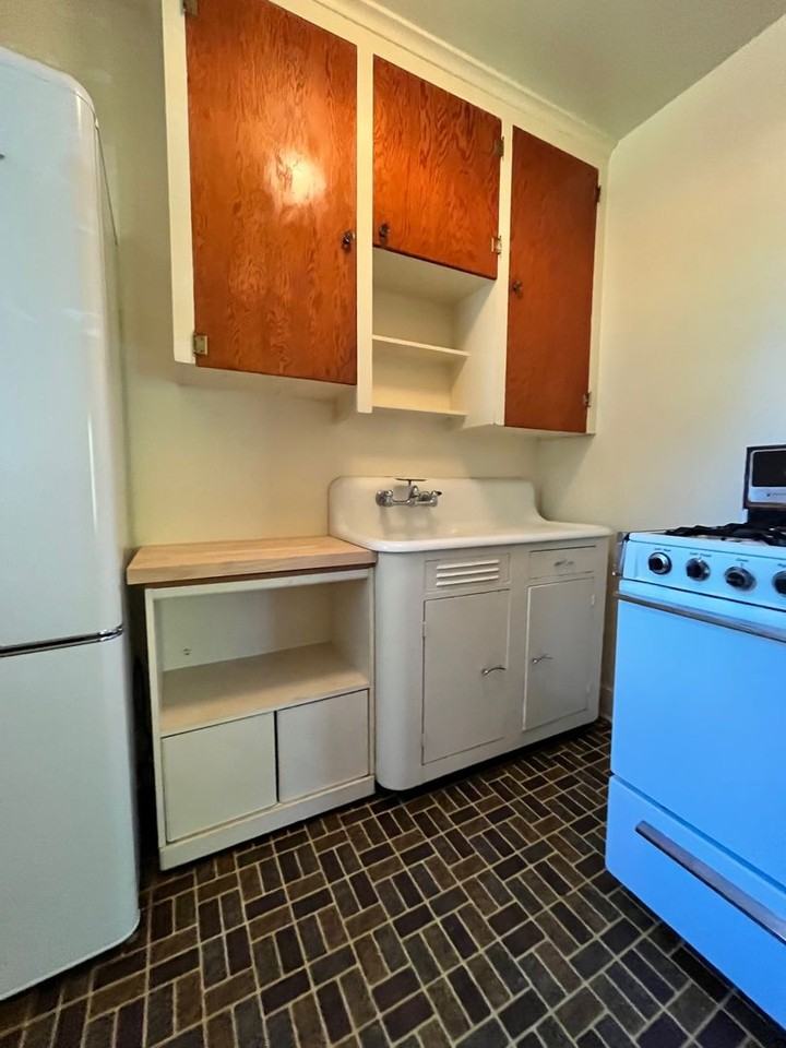 340 Jefferson St #201 - Photo 7 of 15