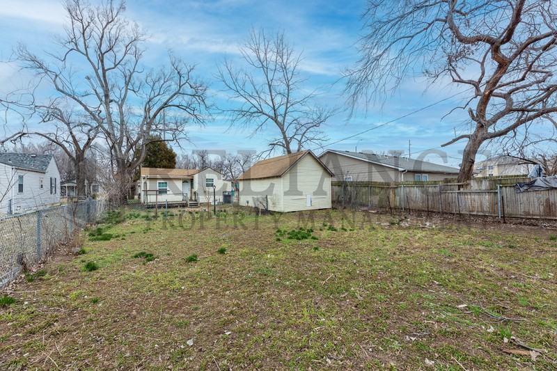 563 S All Hallows Ave - Photo 4 of 16