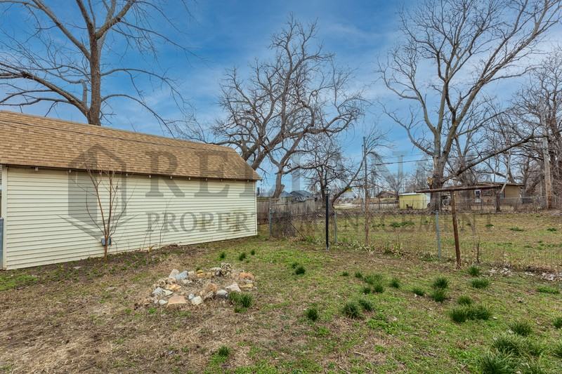 563 S All Hallows Ave - Photo 5 of 16