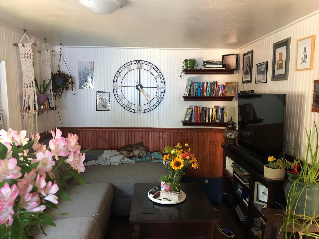 1109 9th St - Photo 2 of 9